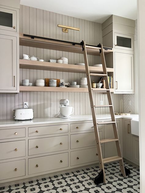 Pantry Interior Design, Bulters Pantry, Walk In Pantry Ideas, Pantry Interior, Closet Pantry, Main Kitchen, Pantry Wall, Pantry Shelving, Studio Kitchen