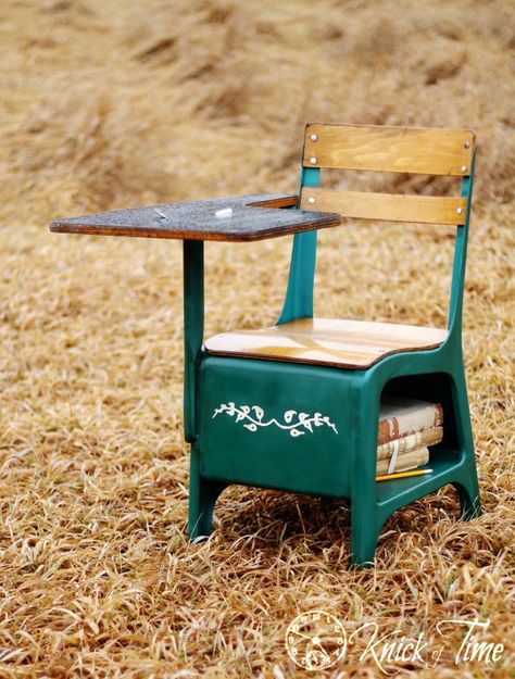 See the before and after of this vintage school desk makeover at KnickofTime.net Vintage School Desk Makeover, Painted School Desks, School Desk Ideas, Wooden School Desk, School Desk Makeover, Child Desk, Old School Desk, Antique School Desk, Vintage School Chairs