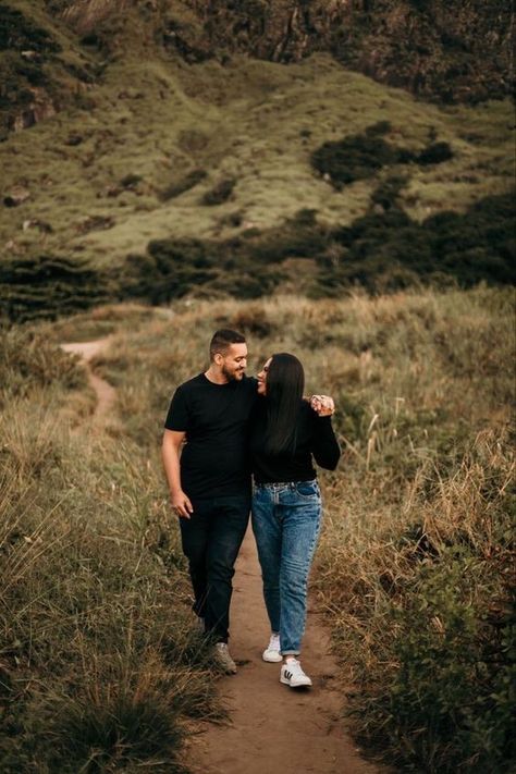 Country Couple Photoshoot, Couples Candid Photography, Couple Photoshoot Ideas, Country Couple, Pre Wedding Photoshoot Outfit, Wedding Photoshoot Props, Couple Wedding Dress, Pre Wedding Shoot Ideas, Pre Wedding Photoshoot Outdoor