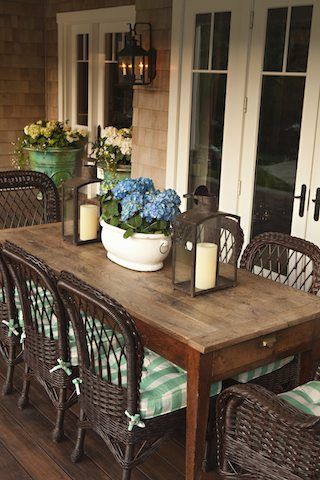 back porch dining....I dream of having a back porch where we can have a huge table for my family to gather around. Porch Chairs, Outside Living, Wicker Chairs, Decks And Porches, Cool Ideas, Screened Porch, Back Porch, Outdoor Rooms, Rustic Dining Table