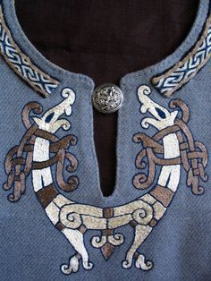 1000+ ideas about Viking Embroidery on Pinterest Nordic Clothing Style, Vikings Clothes, Nordic Embroidery, Rune Vichinghe, Celtic Embroidery, Vikings Art, Viking Clothes, Norse Clothing, Norse Art