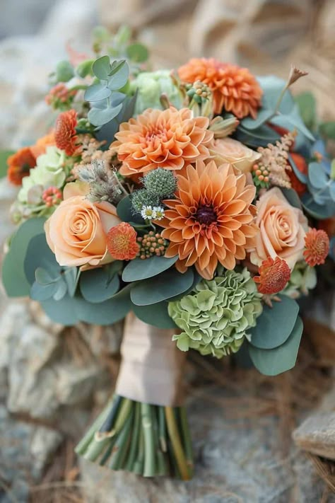 12 Fall Wedding Color Palettes For Future Brides • September Wedding Colors Schemes Colour Palettes, Colourful Wedding Bouquet, Fall Wedding Ideas September, November Wedding Colors, Wedding Flowers Fall, Dahlias Wedding, Fall Wedding Color Schemes, Fall Wedding Color Palette, Fall Bouquet