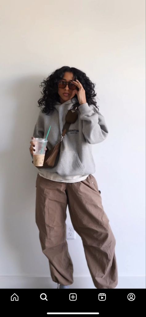 Comfy Elevated Outfits, Modest Streetwear Fashion Women, Midsize Tomboy Fashion, Casual Errands Outfit Winter, Feminine Tomboy Outfits, Cabin Outfit Ideas, Chill Work Outfit, Cozy Streetwear, Streetwear Fits