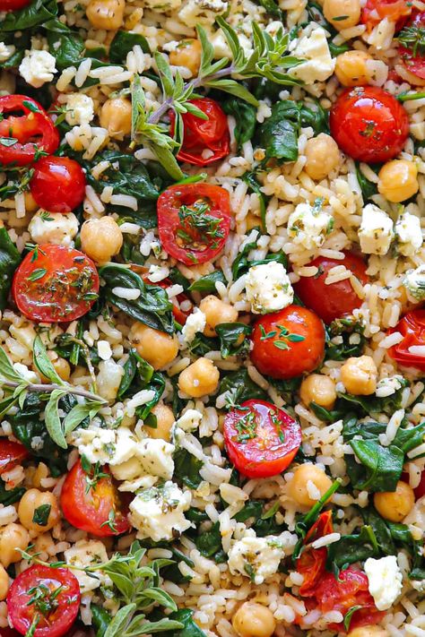 Mediterranean Lemon Rice with Chickpeas, Tomatoes, and Feta. Vegetarian Recipes With Feta Cheese, Spinach Tomato Rice, Mediterranean Lemon Rice, One Pan Mediterranean Rice, Mediterranean Rice Salad, Mediterranean Rice Recipes, Summer Rice Recipes, Mediterranean Lunch Ideas, Mediterranean Side Dishes