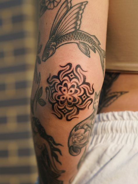 elbow tattoo, Lady Bao, dotwork ornamental tattoo artist based in London, UK.