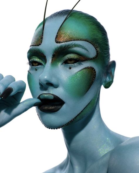 Alien Makeup, Alien Halloween, Creepy Halloween Makeup, Avant Garde Makeup, Graphic Makeup, Drag Makeup, Ethereal Makeup, Unique Makeup, Fx Makeup