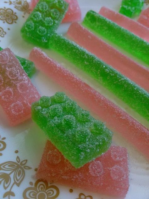 Sour Patch Gummies Sour Gummies Recipe, Sour Candy Recipe, Sour Gummy Bears, Home Made Candy, Homemade Gummies, Sour Gummy Worms, Cannibis Recipes, Low Carb Candy, Gummies Recipe