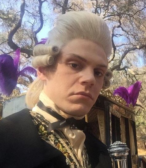 ahs bts (@ahsbehindthescenes) • Instagram photos and videos Ahs Cast, Tate And Violet, American Horror Story 3, Райан Гослинг, Ryan Murphy, Horror Show, Best Horrors, Young Actors, Evan Peters