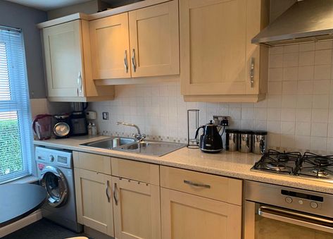 A WOMAN has shared how she totally transformed her kitchen using bargains from B&Q. Melissa Preston, 44, knew her kitchen would cost £6,000 to be professionally renovated, but found a much cheaper way doing it herself. The mum-of-two from Northampton, shared how she used budget paint and vinyl from B&Q to totally revamp the space. […] B And Q Kitchen, Beech Kitchen Cabinets, B&q Kitchens, Oak Kitchens, Beech Kitchen, Breakfast Bar Kitchen, Leftover Paint, Old Room, Oak Kitchen