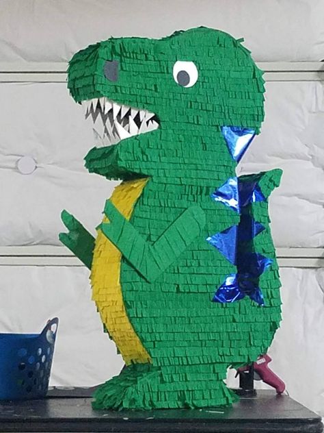 12+ Cute DIY Ways to Make a Dinosaur Pinata at Home Dinosaur Pinata, Dinosaur Favors, Make A Dinosaur, Dinosaur Birthday Theme, Diy Dinosaur, Party Diy Decorations, Dinosaur Party Decorations, Piñata Ideas, Dinosaur Themed Birthday Party