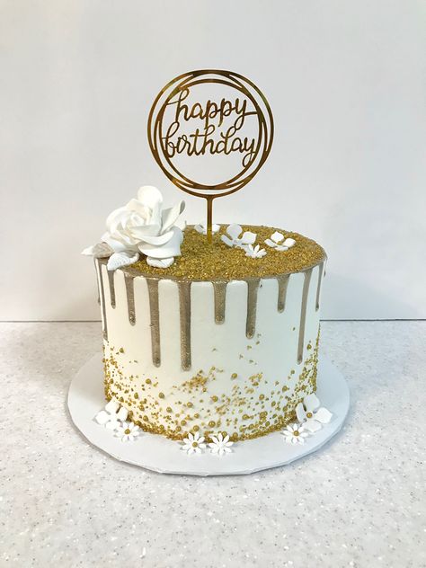 Golden Cake Designs Birthday, Gold Theme Cake, Gold And White Cake, Golden Birthday Cakes, Modern Birthday Cakes, Golden Party, Sparkle Cake, Gold Birthday Cake, 50th Birthday Cake