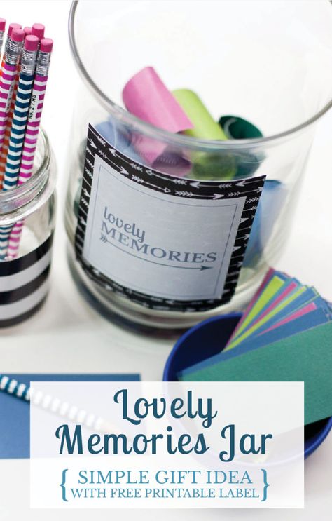 What a cute DIY memory jar gift idea! Could be a gift idea for anniversary, Valentine's Day, Christmas and more. Diy Memory Jar, Memory Jar Gift, Memory Jar Graduation, Idea For Anniversary, Memory Jar, Graduation Party Centerpieces, Free Printable Gifts, Labels Printables Free, Graduation Quotes