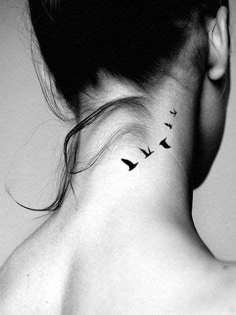 40 Tiny Bird Tattoo Ideas To Admire - Bored Art Blatt Tattoos, Tiny Bird Tattoos, Vogel Tattoo, Tattoo Transfers, Hair Affair, Absolutely Fabulous, Birds Tattoo, Piercing Tattoo, Get A Tattoo