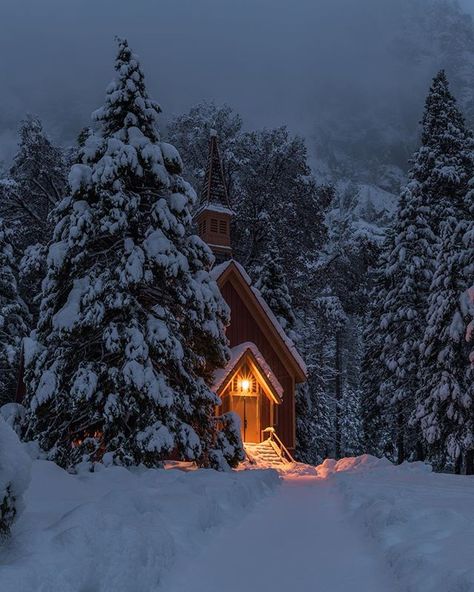 Winter Houses, Paint Nature, Nature 4k, Old Country Churches, Winter Landscape Painting, Enjoy Winter, Country Church, Winter Wood, Winter Beauty