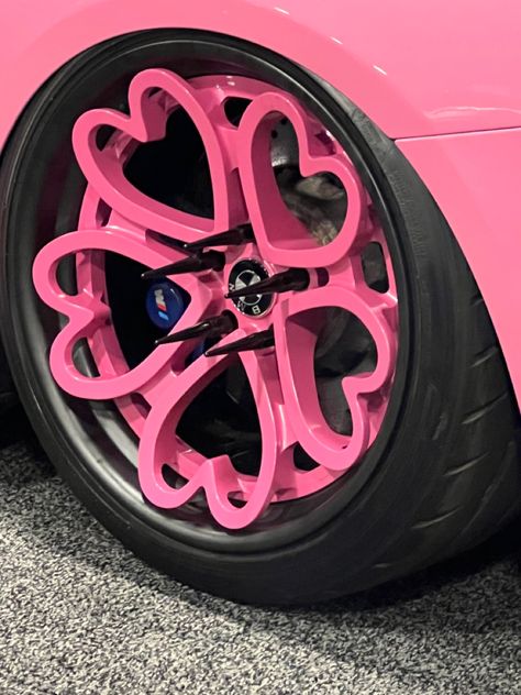 Pink Cars, Pink Car Accessories, Serie Bmw, Girly Car Accessories, Car Deco, Shop Car, Cool Car Accessories, Pimped Out Cars, Girly Car