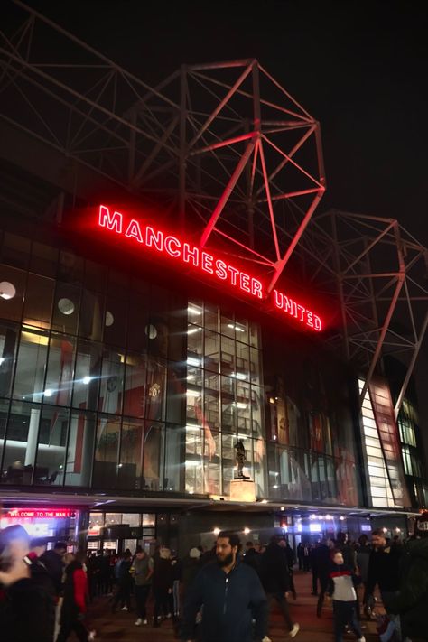 Old Trafford Aesthetic, Man United Aesthetic, Football Stadium Aesthetic, Manchester United Aesthetic, Manchester Aesthetic, Manchester Apartment, Manchester Stadium, Football Manchester United, Manchester United Stadium