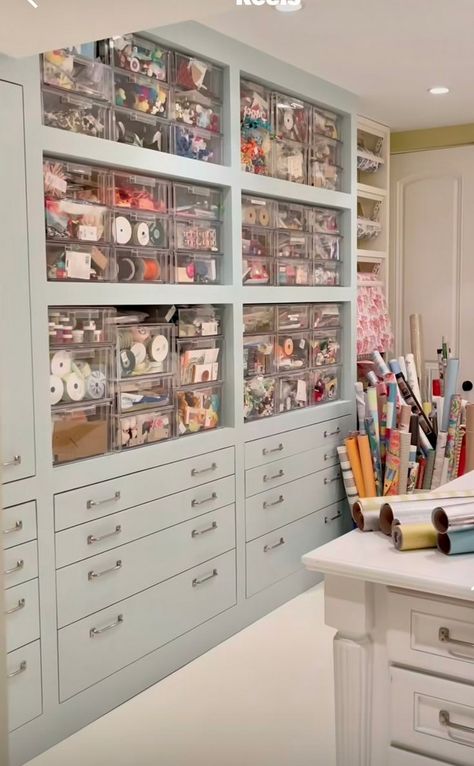 Sophisticated Craft Room, Garage Craft Room Ideas Diy, Arts And Crafts Room Ideas, Modern Craft Room, Ultimate Craft Room, Arts And Crafts Room, Hobby Room Design, Craft Room Organization Storage, Office Craft Room Combo