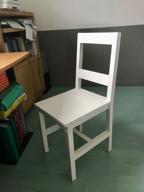 DIY wooden chair Wooden Study Chair Design, Wooden Study Chair, Simple Wooden Chairs, Diy Wooden Chair, White Wooden Chair, Small Study Desk, Small Kids Desk, White Wooden Chairs, Wall Shelves Living Room