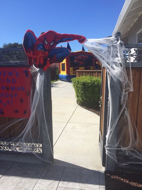 Spider-man entrance Spider Man Halloween Decorations, Spiderman Halloween Birthday Party, Spider Man Party Backdrop, Spider Man Web Decoration, Spider Man Photo Booth, Spider Man Obstacle Course, Outside Spiderman Birthday Party, 3rd Bday Spiderman, Spider-man Backyard Party