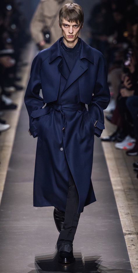 DUNHILL Fall 2019 Menswear Look #25 featuring LEON DAME French Aristocracy Fashion Men, Male Runway Model Aesthetic, Elegant Men Outfits, Knight Fashion Runway, Dion Lee Menswear, Dior Menswear Runway, Luxury Menswear-inspired Fall Outerwear, Man's Overcoat, High Fashion Outfits