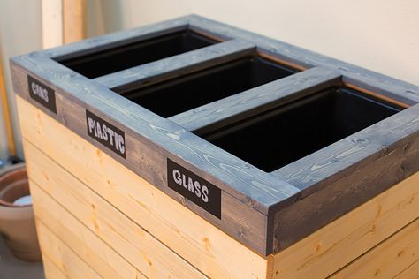 These stylish DIY recycling bin projects give you all the organized space you need to take care of the earth, but they look good too. Whether you have space for them inside, or keep this just off the garage door, or even on a back porch, they look great and do the job we all need to be doing - Recycling. Indoor Recycling Bins, Barn Organization, Bbq Patio, Recycle Bins, Pallets Projects, Recycling Storage, Castle Ideas, Recycling Station, Recycling Sorting