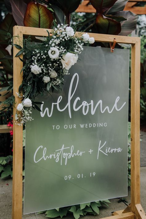 Wedding Welcome Table, Wedding Welcome Board, Welcome Table, Cricut Wedding, Wedding Signs Diy, Wedding Entrance, Future Wedding Plans, Wedding Crafts, Wedding Welcome Signs