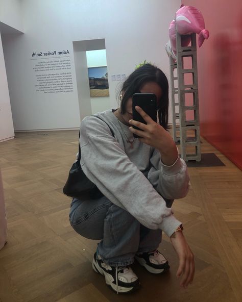 Moco Museum, Amsterdam Squat Mirror Selfie, Squat Mirror Pose, Mirror Selfie Squat Pose, Squatting Mirror Pose, Mirror Selfie Poses Sitting On Floor, How To Asian Squat, Fit Check Poses Mirror, Asian Squat Pose Reference, Squat Pose Instagram