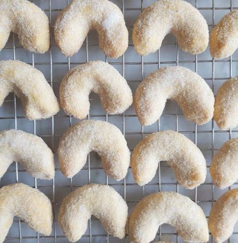 Switzerland Cookies Recipe, Swiss Cookies Recipes, Swiss Christmas Cookies, Switzerland Desserts, Country Christmas Food, Swiss Cookies, Popular Christmas Cookies, International Cookies, Swiss Christmas