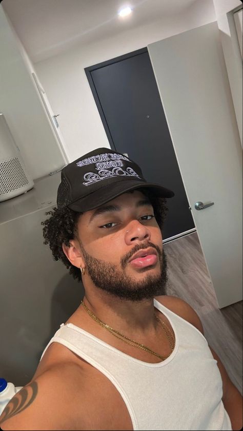 Light Skin Men With Beards, Beard Styles For Men Black, Handsome Dark Skin Men, Light Skin Black Men, Beard Long Hair, Blackmen's Haircuts, Trimmed Beard Styles, Black Beard Styles, Men Pics