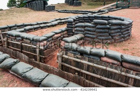 Paintball Bunker Ideas, Sandbag Bunker, Paintball Ideas, Military Bunkers, Paintball Field, Tactical Wall, Army Medic, Bushcraft Shelter, Land Use