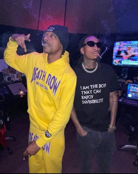 Snoop Dogg And Wiz Khalifa, Wiz Khalifa Aesthetic, Wiz Khalifa Wallpaper, Whiz Khalifa, College Prints, Drip Fashion, Hard Images, Anuel Aa Wallpaper, Cheech And Chong