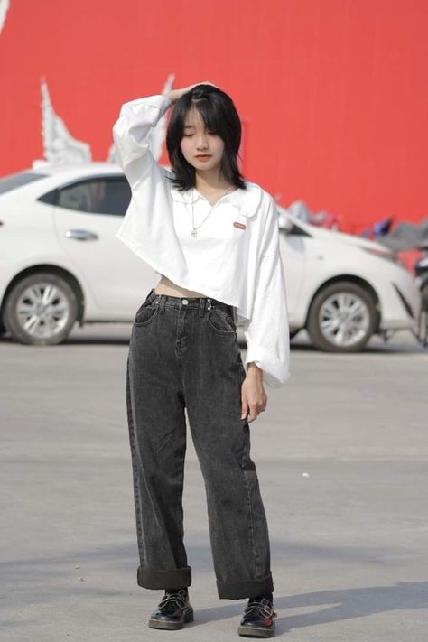 Petite Tomboy Fashion, Petite Girl Outfits, Short Girl Fashion, Poses Reference, Tomboy Outfits, Tomboy Fashion, Korean Outfits, Boyfriend Pictures, Short Girls