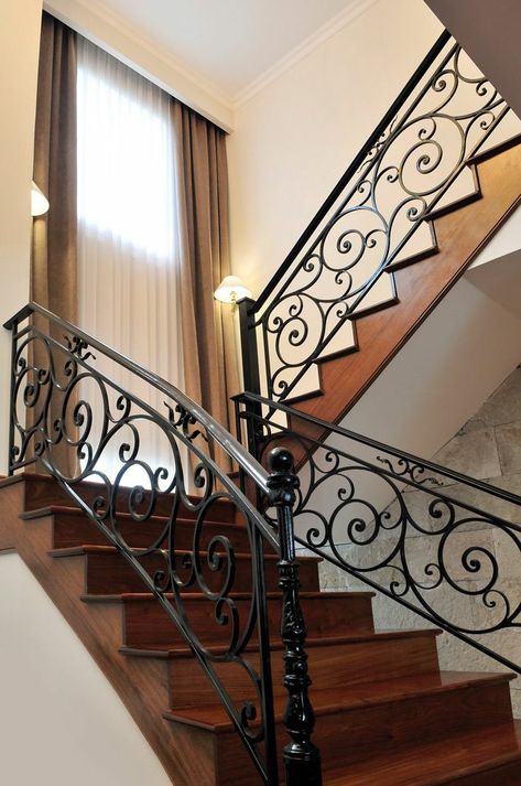 Metal Staircase Railing Design, French Stair Railing, Wrought Iron Stair Railing, Wrought Iron Staircase, Home Designs Exterior, Staircase Railing Design, Iron Staircase, Iron Stair Railing, Wrought Iron Stairs