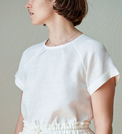 Sewing the Sleeves on the Chelsea Linen Raglan Tee – Fabrics-store.com Help Center Free Sewing Patterns For Women Tops, Raglan Tee Pattern, Blouse Pattern Free, Plus Size Sewing Patterns, Sewing Blouses, Sewing Tops, Plus Size Sewing, Shirt Sewing Pattern, Diy Vetement