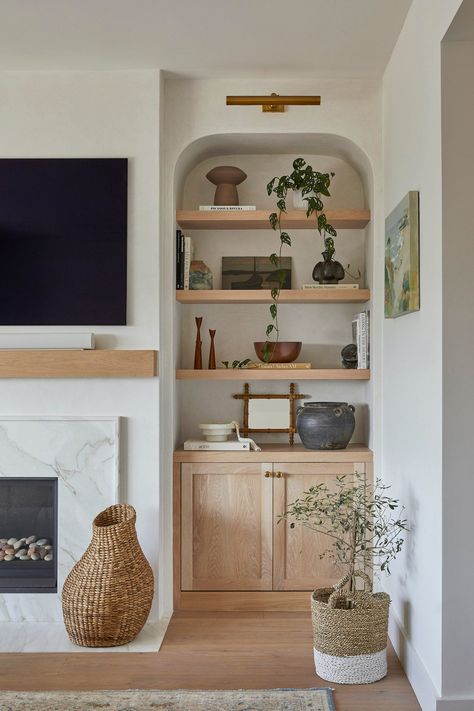 Two-toned with organic modern appeal, our Structure Hyacinth storage baskets are an excellent storage choice for nearly any room and any style. They are great for storing blankets, toys, shoes by the door, or anything else you may need them for! We also love the smaller two sizes of this basket as a chic home for a tall houseplant. These baskets are handcrafted in Bali using natural water hyacinth. Please note that because these pieces are handmade from natural material there is variation making Styled Shelf, Bookshelf Inspo, Decor Bookshelf, Wall Baskets, Leather Headboard, Basket Vintage, Vintage Stool, Bookshelf Styling, Wall Basket