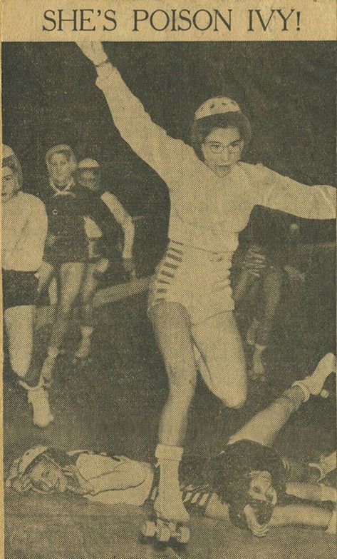 Ladies of Roller Derby circa 1930 Trophy Shop, Derby Time, Roller Derby Skates, Roller Derby Girls, Derby Ideas, Weird Vintage, Derby Girl, Roller Girl, Oakland California