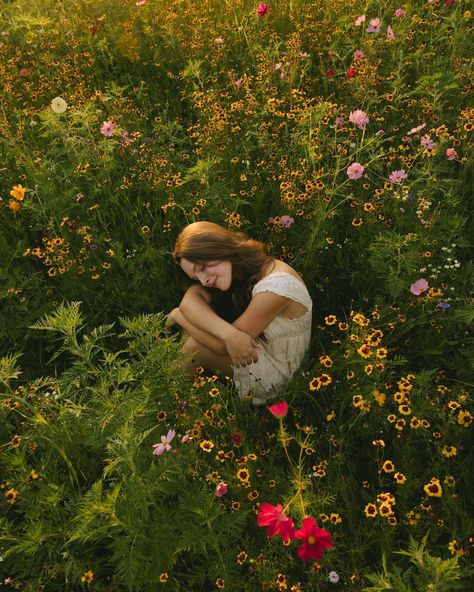 a glowy golden hour + the perfect wildflower field + delia = the BEST night🌞✨💐 - - - - - - keywords - senior, senior pictures, class of 2025, 2025 senior, documentary, storytelling, photographer, storytelling photography Cute Senior Pictures Ideas, Cottage Core Senior Pictures, Wildflower Portraits, Hippie Senior Pictures, Cool Senior Picture Ideas, Senior Pics Ideas, Moms Spaghetti, Pretty Senior Pictures, Class Aesthetic