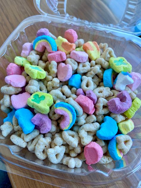 lucky charms marshmallows cereal aesthetic sweet candy breakfast snack colorful Aesthetic Lucky Charms, Cereal Aesthetic, Kellogs Cereal, Marshmallow Cereal, Lucky Charms Marshmallows, Lucky Charms Cereal, Food Doodles, Junk Food Snacks, Breakfast Snacks