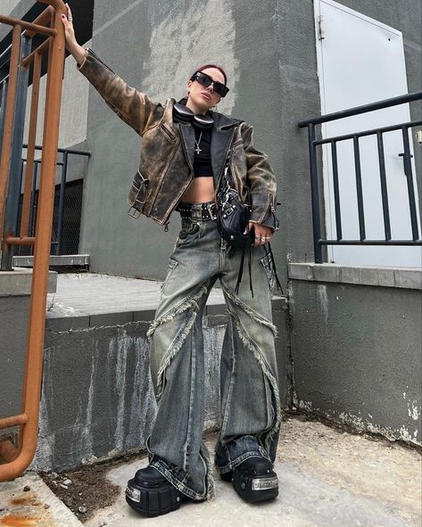 Diesel Street Style, Futuristic Fashion Aesthetic Y2k, Grunge Y2k Outfits Street Styles, Futuristic Y2k Fashion, 2yk Outfits, Berlin Streetwear, Jackets Y2k, Modern Grunge, Hoodies Y2k