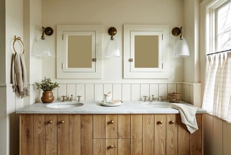 A Recipe for Relaxation in a Carriage House Bath: Shop the Edit – AyrBarns.com Becca Interiors, Bathroom Big, Shiplap Bathroom, White Shiplap Wall, White Shiplap, Modern Farmhouse Bathroom, Shower Niche, Small Bath, House Built