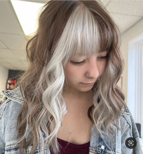 Half Brown Half Blonde Hair Split With Bangs, Two Toned Shag Hair, Blond And White Hair, Half Blonde Half Brown Short Hair, Half Brown Half White Hair, Quarter Split Dye Hair, Two Tone Hair Color Ideas For Blondes, Underdye Hair Blonde, Natural Split Dye Hair