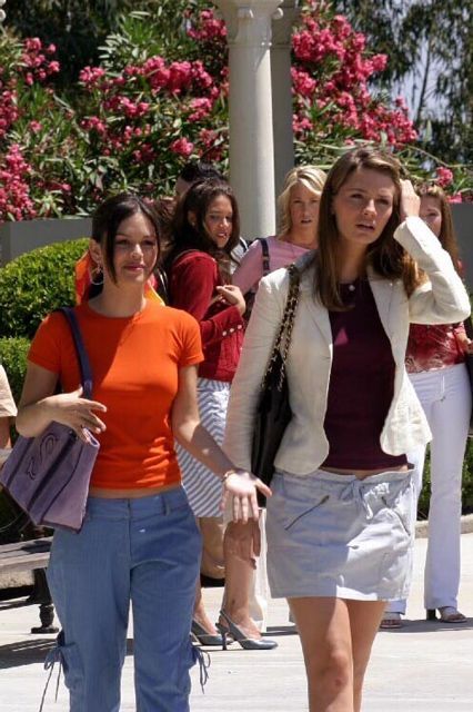 The Oc Show, Rachel Bilson The Oc, Summer The Oc, Fashion Lessons, The Oc Tv Show, 2000s Fashion Inspiration, Summer Roberts, Oc California, Marissa Cooper