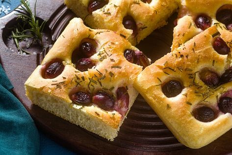 Tuscan Grape Focaccia | 12 Tomatoes Grape Focaccia, Rosemary Foccacia, Grape Bread, Grape Recipes, Focaccia Recipe, Italian Foods, Grape Harvesting, Baking Stone, 12 Tomatoes