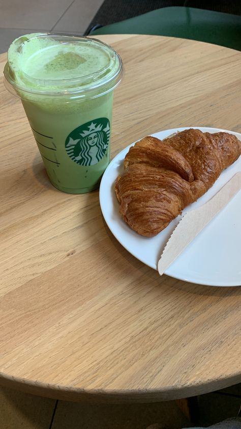 #starbucks #matcha Matcha Starbucks, Starbucks Matcha, Matcha Aesthetic, Aesthetic Ideas, Starbucks Drinks, Matcha, Healthy Eating, Diet, Snacks