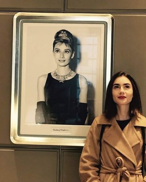 Lily Jane Collins, ليلي كولينز, Lily Collins Style, Phil Collins, Emily In Paris, Lily Collins, Iconic Women, Look Alike, Audrey Hepburn