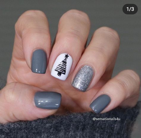 Silver Christmas Nails, Christmas Nails Short, Christmas Tree Nail Designs, Season Of Gratitude, Snowflake Nail Design, Accent Nail Designs, Silver Nail Designs, Grey Nails, Cute Nail Colors