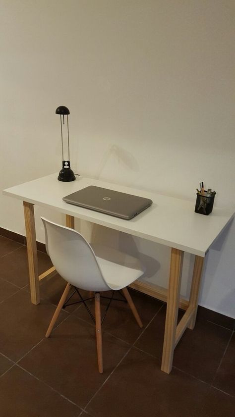 Laptop Table For Bedroom, Simple Study Table For Small Room, Diy Small Desk, Small Study Table, Study Room Furniture, Diy Desk Plans, Small Room Makeover, Bedroom Ideas For Small Rooms Cozy, Beds For Small Spaces