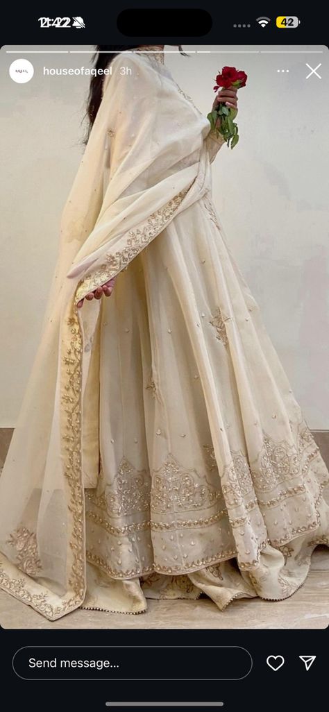 Pakistani Nikkah Outfits, Plain Pakistani Dress, Dua E Khair Dresses Design, Pakistani Engagement Dress, Nikkah Dress Ideas, Nikkah Bridal Dress, Nikkah Outfit Pakistani Bridal, Pakistani Photo, Nikkah Hair