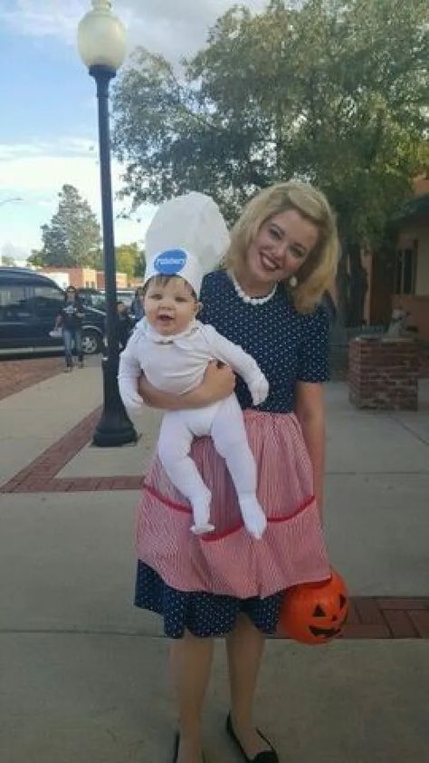 40 clever last-minute Halloween costumes for the whole family - LDS Living Mom And Son Halloween Costumes, Mom And Son Halloween, Funny Pregnant Halloween Costumes, Mother Son Halloween Costumes, Halloween Costumes Funny, Costumes Scary, Mom Halloween Costumes, Dinosaur Halloween Costume