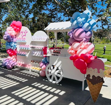 Dessert Backdrop Ideas, Dessert Cart Decor, Dessert Corner Ideas, Candy Corner Ideas Birthday Parties, Candy Giveaway Ideas, Candy Cart Birthday, Candy Stand Ideas, Diy Dessert Cart, Backdrop With Shelves